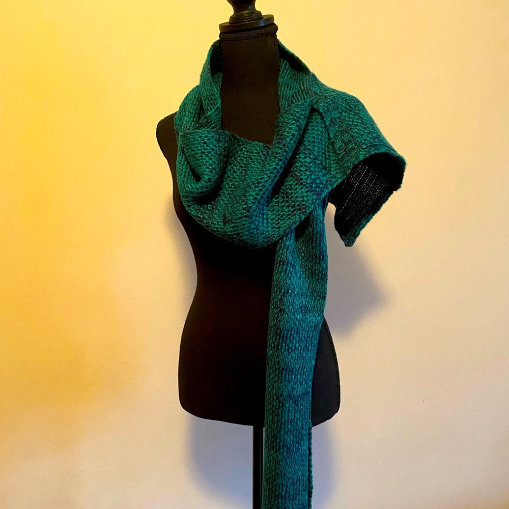 Green and Black Issac Mizrahi scarf with pocket